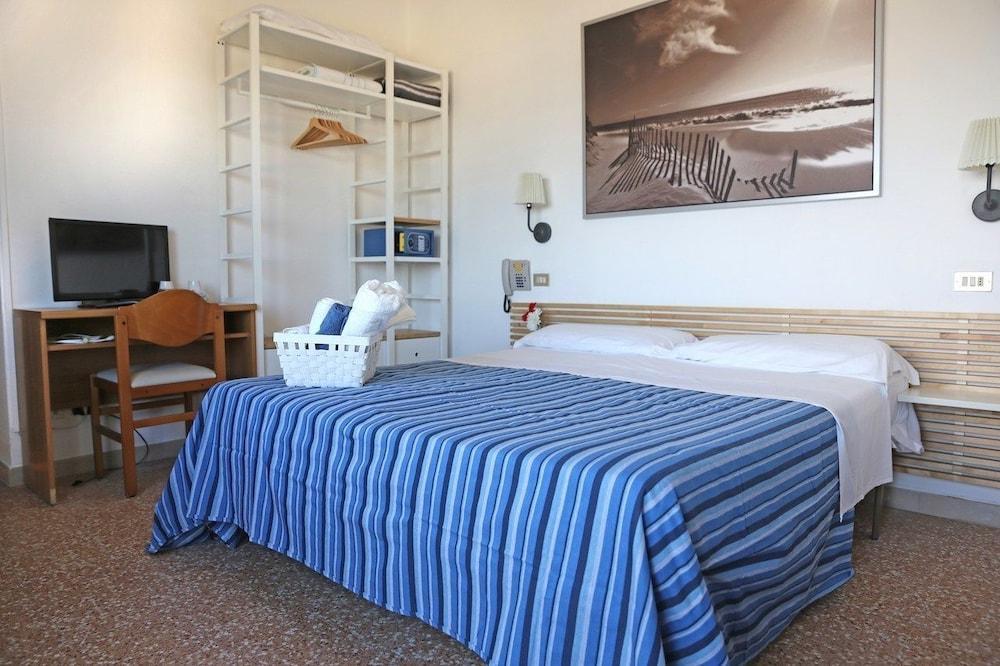 Hotel Los Angeles - Fronte Mare 리치오네 외부 사진