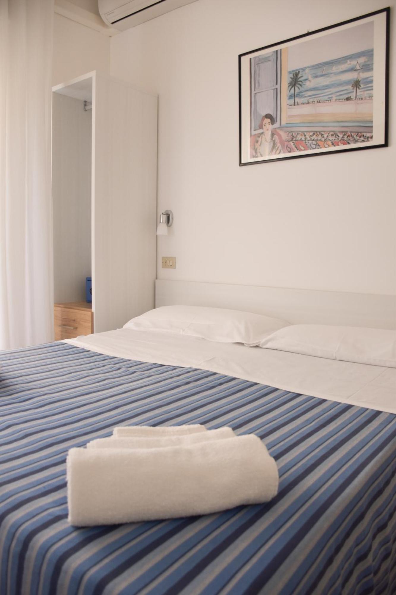 Hotel Los Angeles - Fronte Mare 리치오네 외부 사진