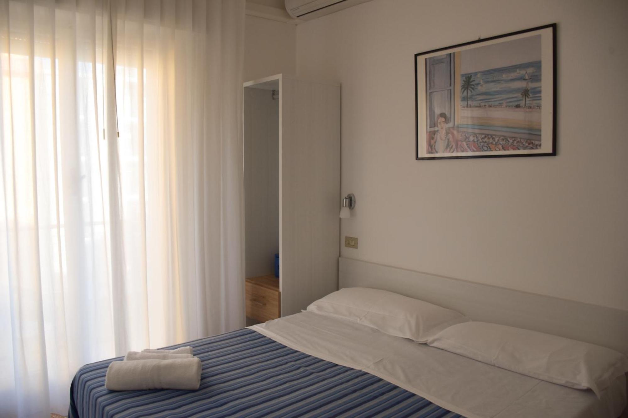 Hotel Los Angeles - Fronte Mare 리치오네 외부 사진
