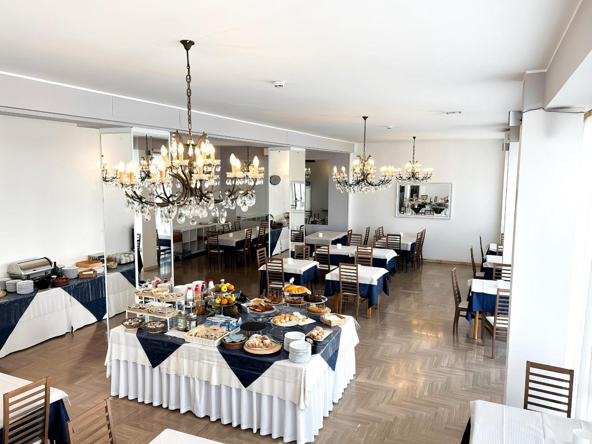Hotel Los Angeles - Fronte Mare 리치오네 외부 사진