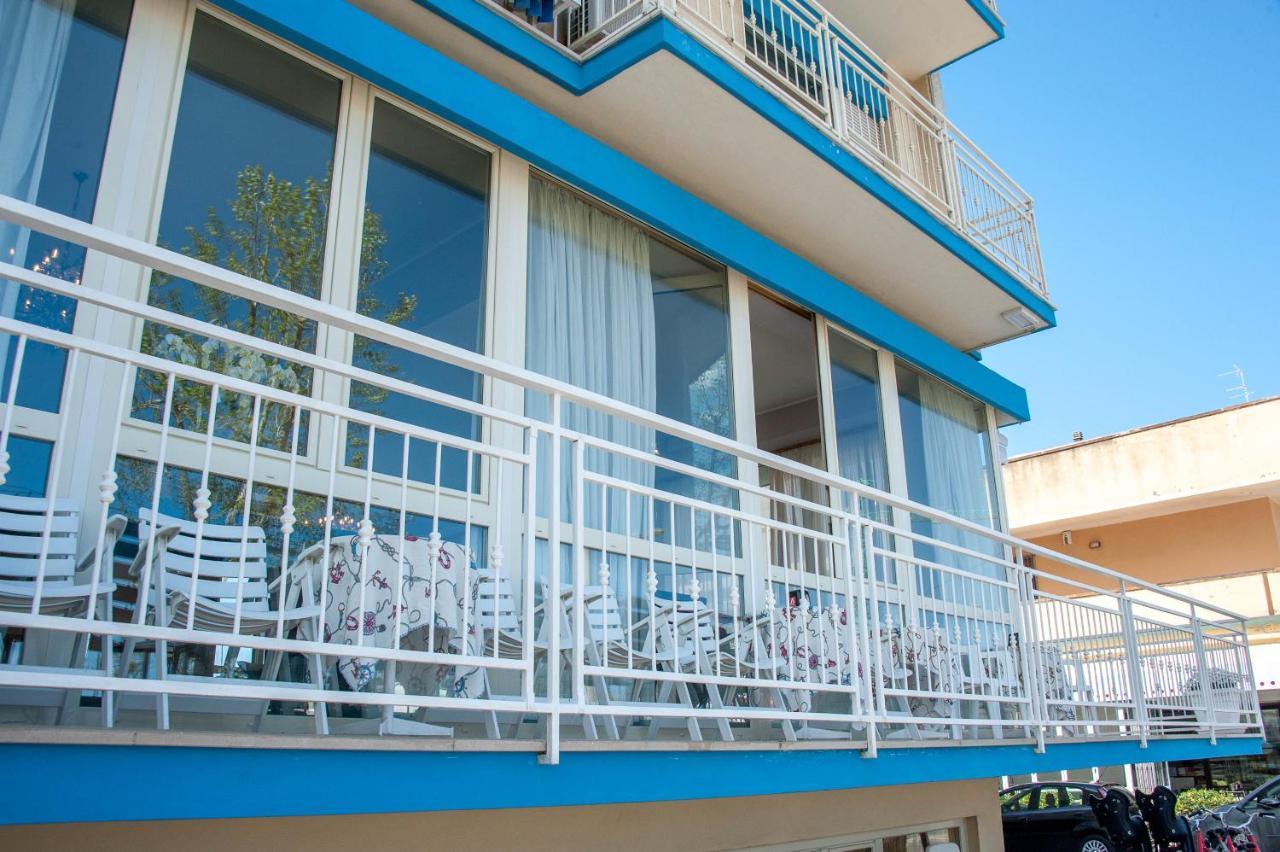 Hotel Los Angeles - Fronte Mare 리치오네 외부 사진